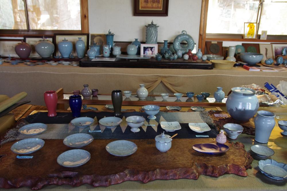 徳島らしい色を纏う 石井町「繭窯」藍浅葱の焼き物 | 特集 | イースト 